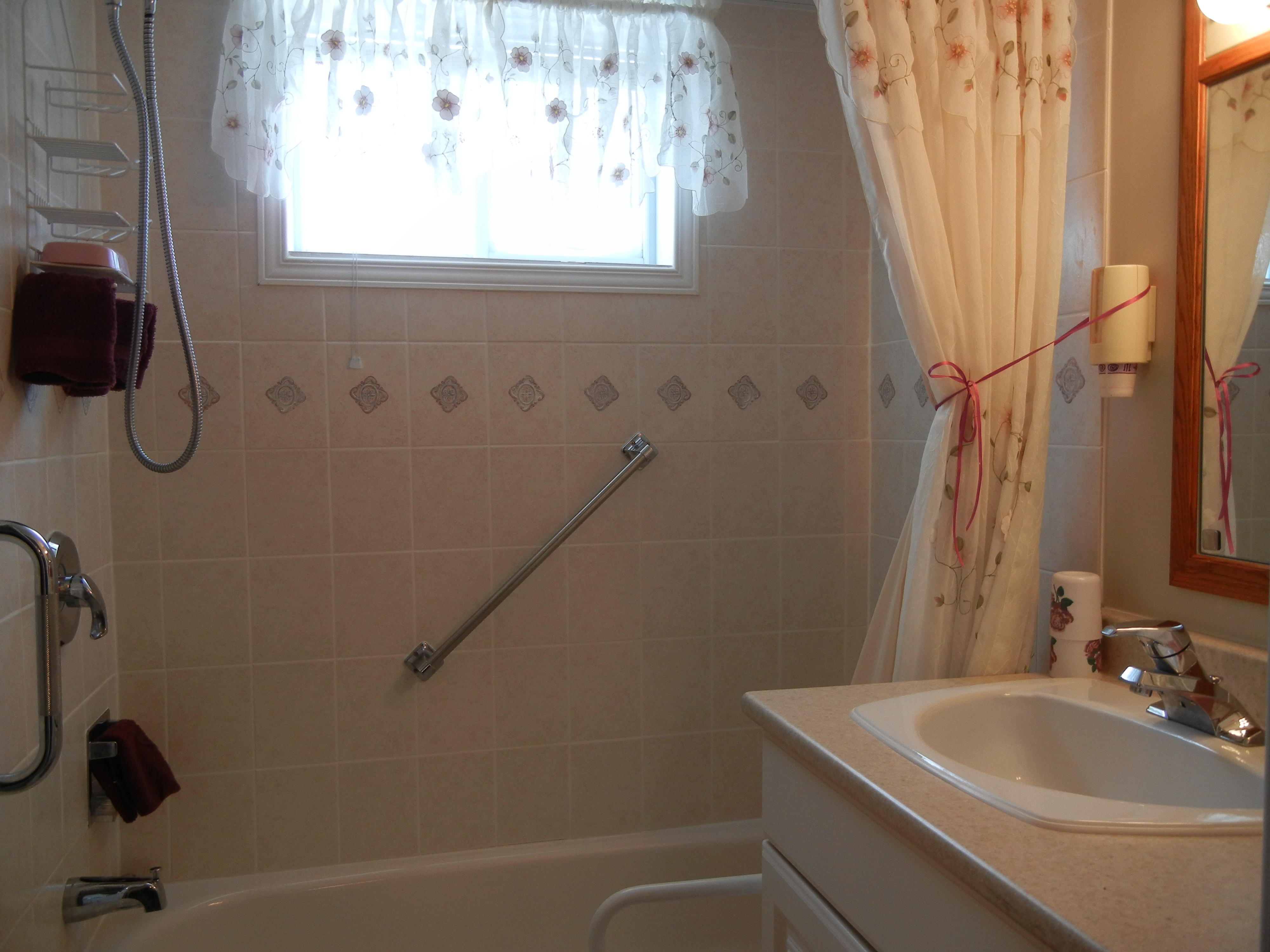 51 Bathroom Cottage & House Rental Short and Long Term Property